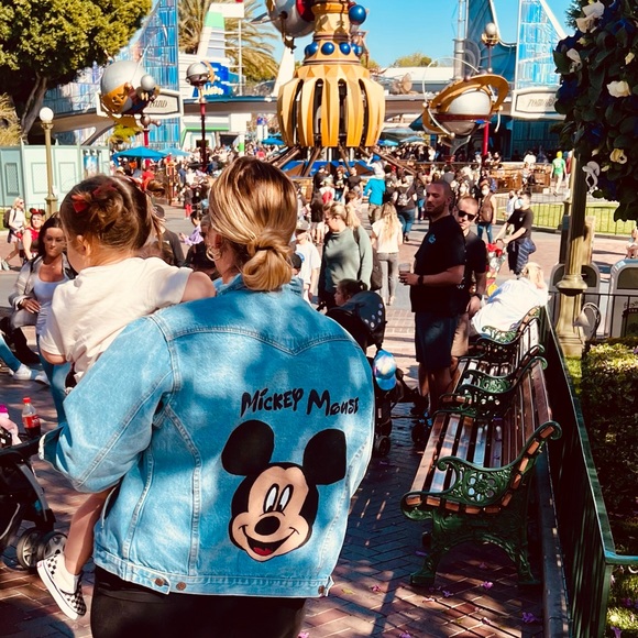 Custom hand painted Mickey Mouse denim jacket - Picture 9 of 9